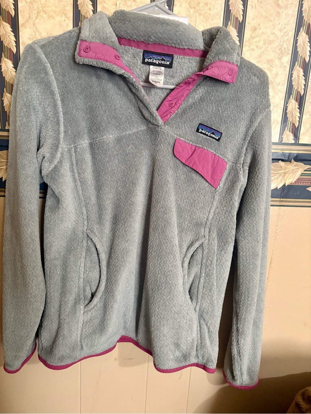 Patagonia Light Gray Fleece Pullover with Pink Accents